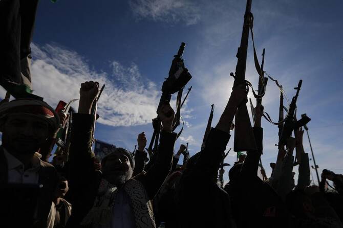 Yemen'deki Husi milisleri İsrail'e saldırdı