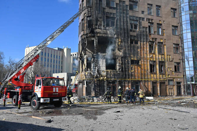 Rus güçleri, Ukrayna'nın Kharkiv kentine gün boyu insansız hava aracı bombardımanı düzenledi