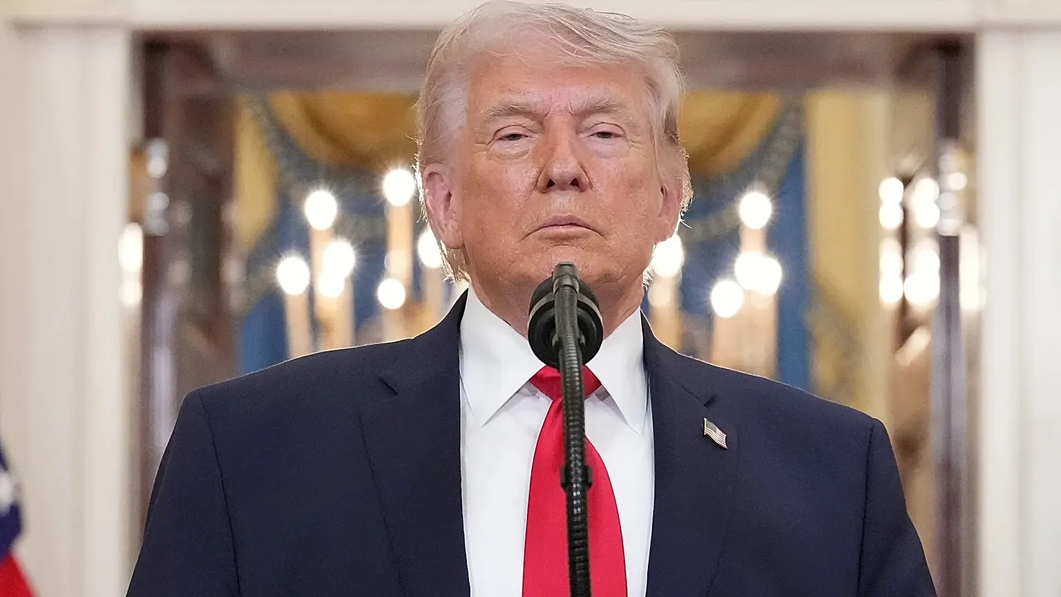 Trump, İran'ın ateşkesi kabul etmesi ve Hürmüz Boğazı'nı yeniden açması şartıyla, İran'a yönelik tehditlerini iki haftalığına geri çekti
