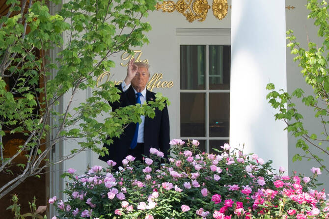 Trump, Irak'ın yeni başbakanını tebrik etti ve ABD ile 'yeni bir sayfa' açıldığını belirtti