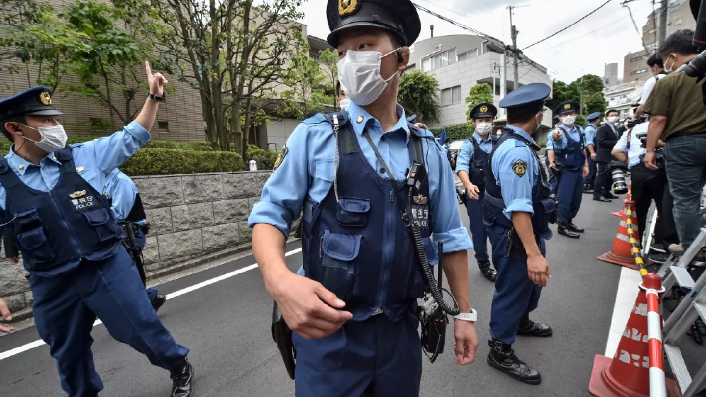 Japon polisinin bir şüpheliyi tutuklama tekniği: